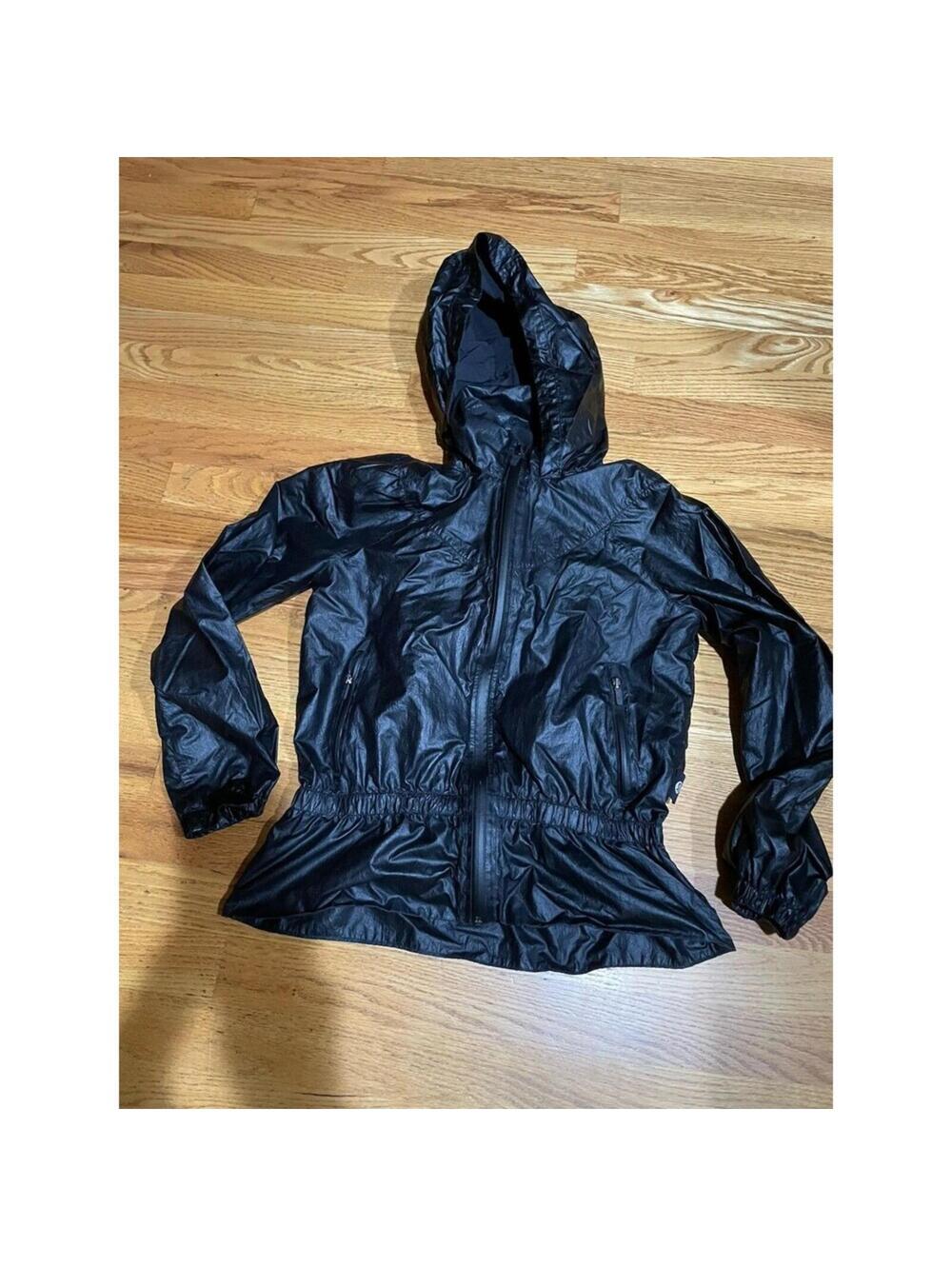Lululemon Stronger as One Jacket Lululemon X Barrys Matte Black Foil Size 4 EUC